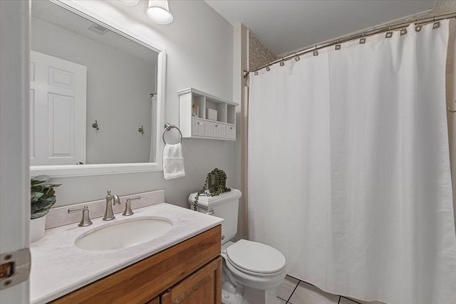 8 Cardinal Cir, Shrewsbury, MA 01545