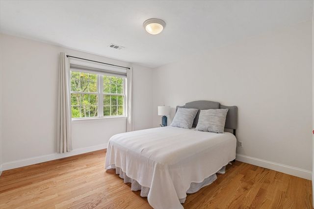 8 Cardinal Cir, Shrewsbury, MA 01545