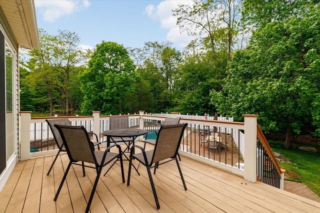 8 Cardinal Cir, Shrewsbury, MA 01545