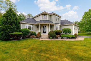 8 Cardinal Cir, Shrewsbury, MA 01545