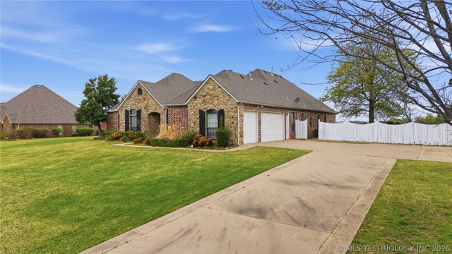 14545 E Quail Run Street, Claremore, OK 74017