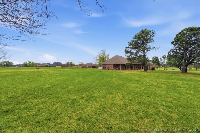 14545 E Quail Run Street, Claremore, OK 74017