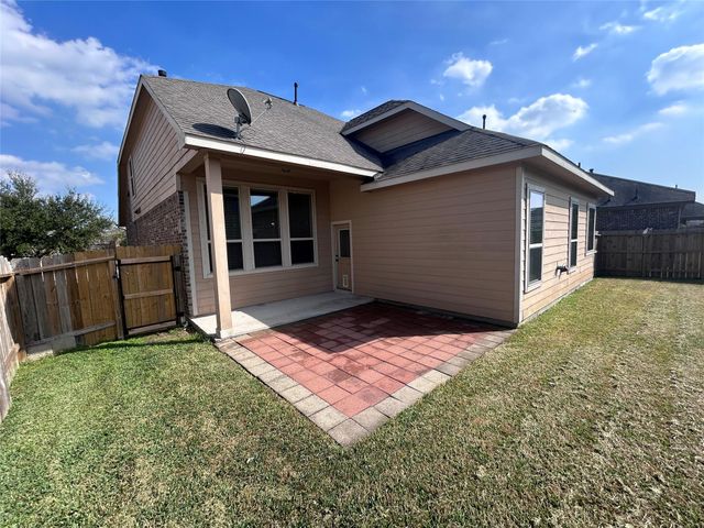 6819 Hunters Trace Lane, Baytown, TX 77521