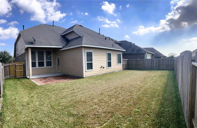 6819 Hunters Trace Lane, Baytown, TX 77521