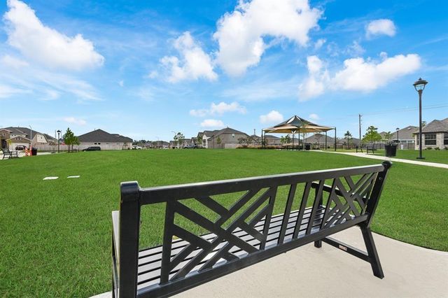 6819 Hunters Trace Lane, Baytown, TX 77521