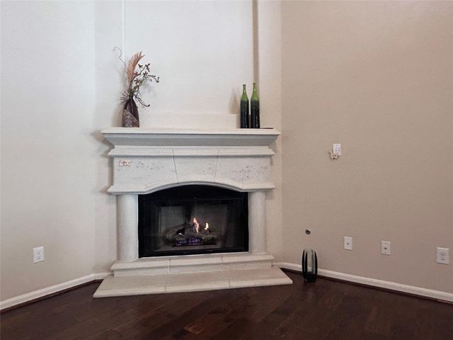 6819 Hunters Trace Lane, Baytown, TX 77521