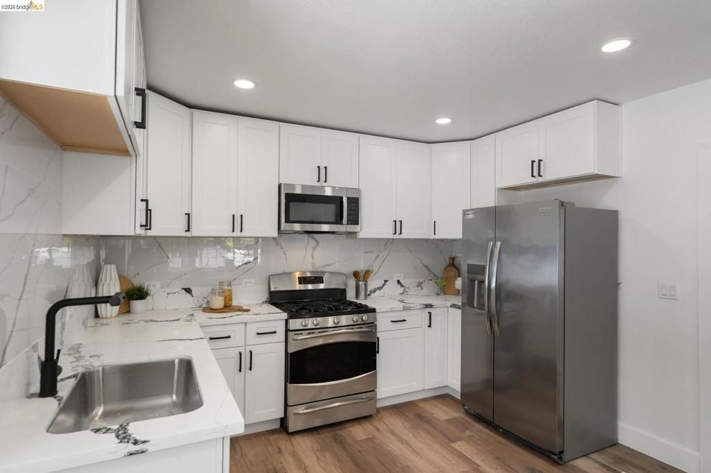 Image 10 of property listing at 4006 Carrington St, Oakland, CA 94601