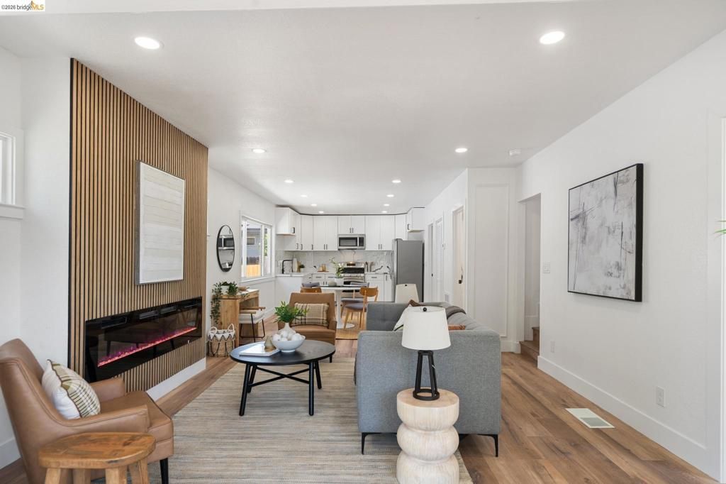 Image 12 of property listing at 4006 Carrington St, Oakland, CA 94601