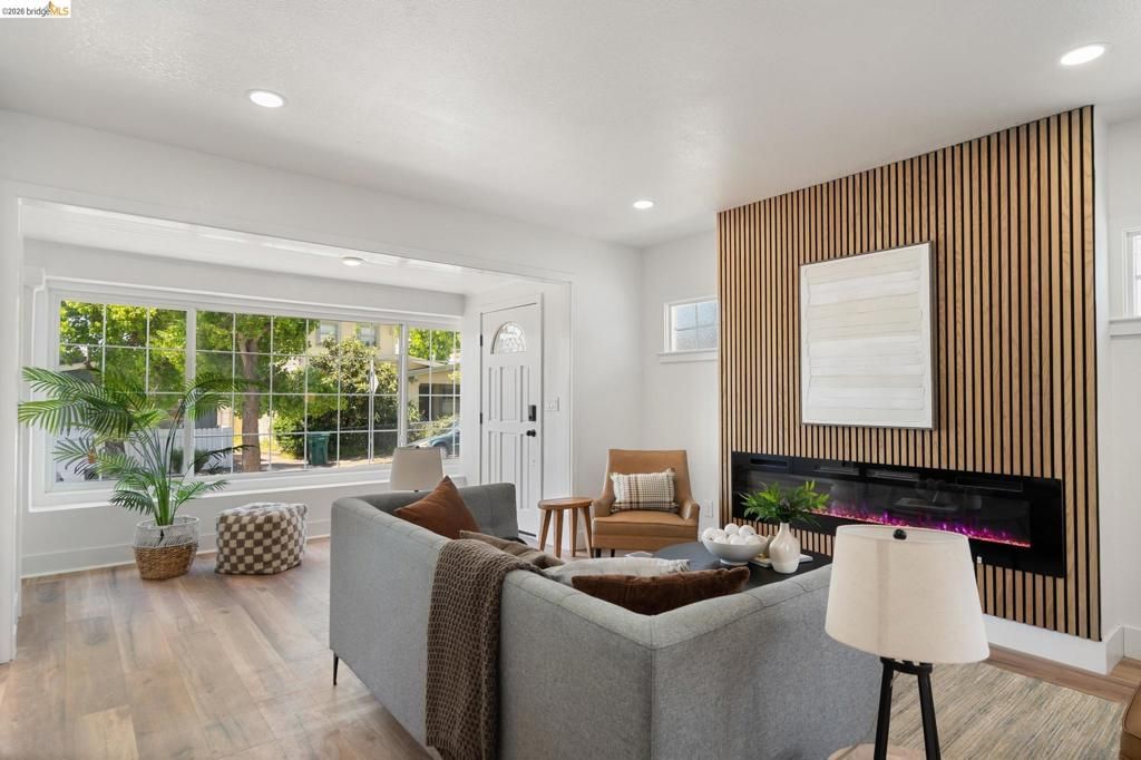 Image 2 of property listing at 4006 Carrington St, Oakland, CA 94601