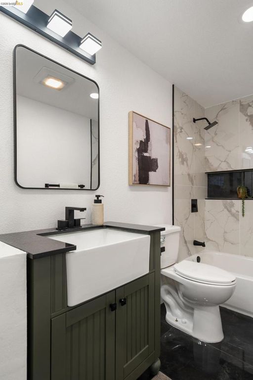 Image 20 of property listing at 4006 Carrington St, Oakland, CA 94601