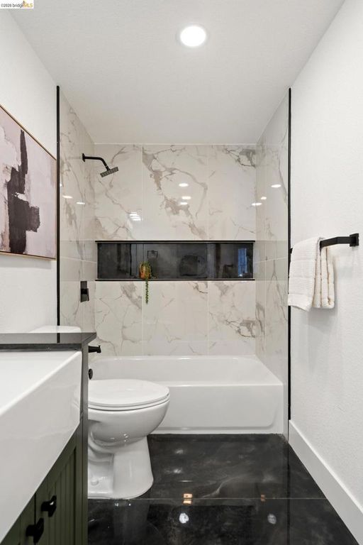 Image 21 of property listing at 4006 Carrington St, Oakland, CA 94601