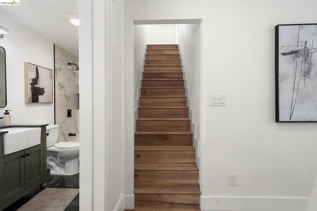 Image 22 of property listing at 4006 Carrington St, Oakland, CA 94601
