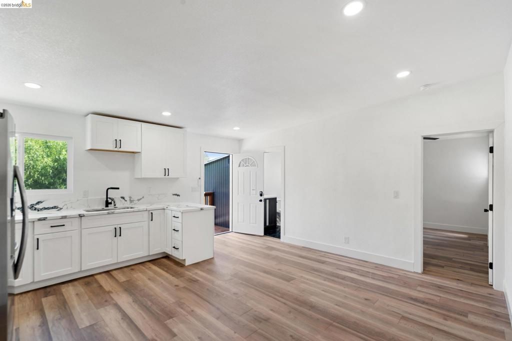 Image 36 of property listing at 4006 Carrington St, Oakland, CA 94601