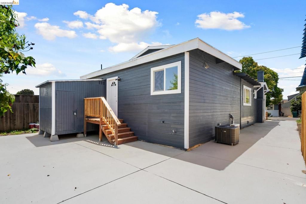 Image 38 of property listing at 4006 Carrington St, Oakland, CA 94601