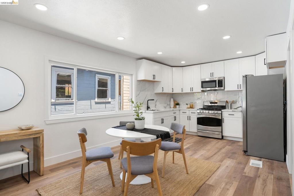 Image 6 of property listing at 4006 Carrington St, Oakland, CA 94601