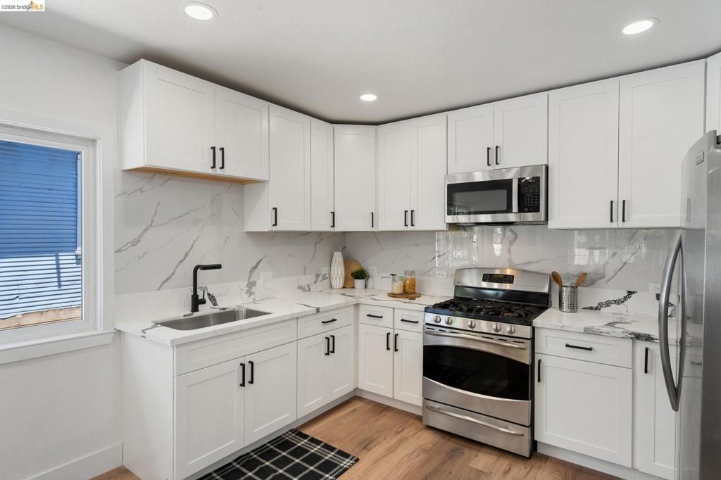 Image 8 of property listing at 4006 Carrington St, Oakland, CA 94601