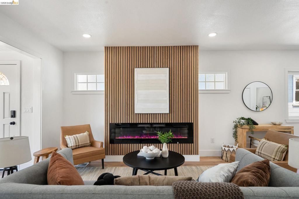 Image 9 of property listing at 4006 Carrington St, Oakland, CA 94601