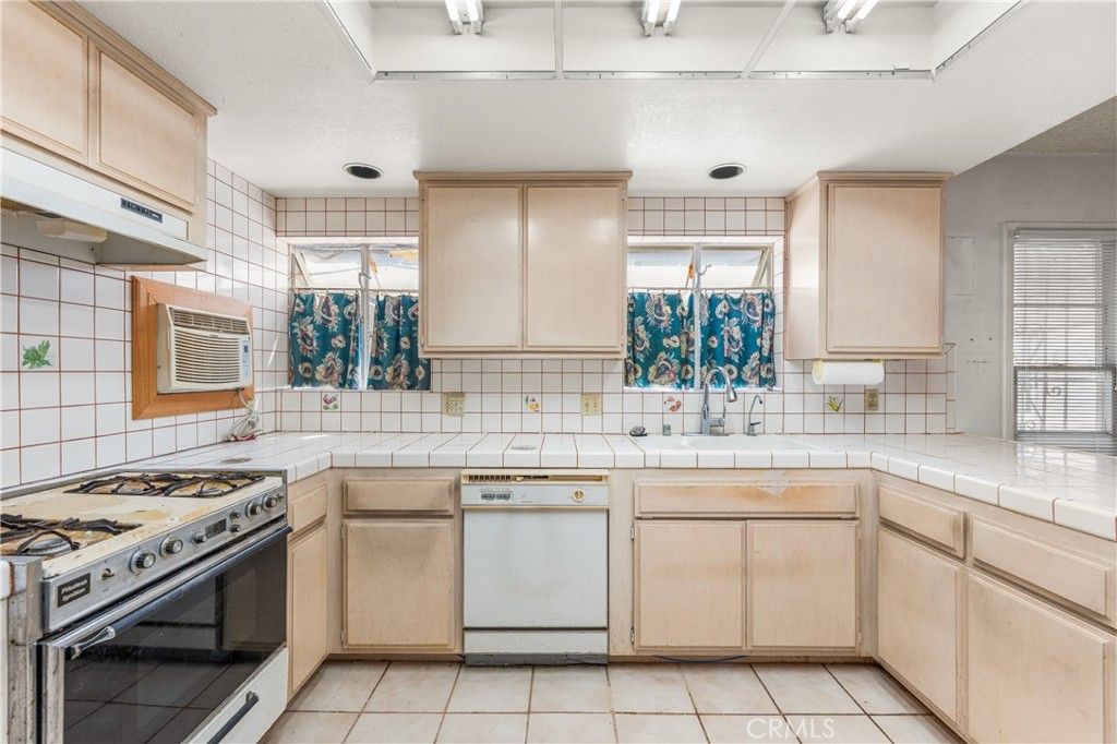 3920 Buckingham Road, Los Angeles, CA 90008 — photo 4