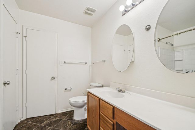 100 Kendall CV, Elgin, TX 78621