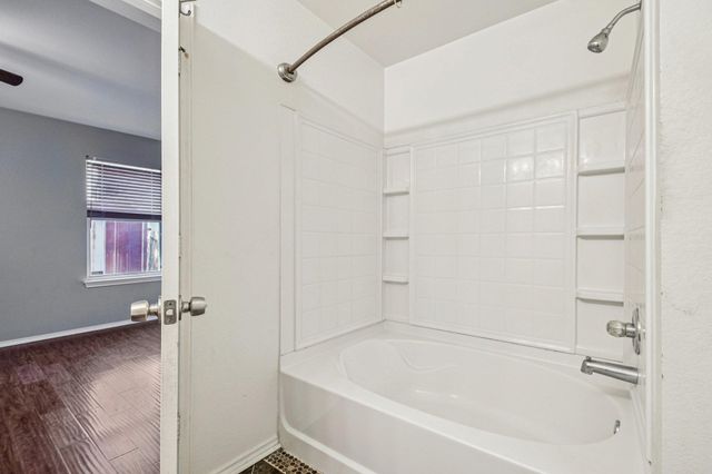 100 Kendall CV, Elgin, TX 78621