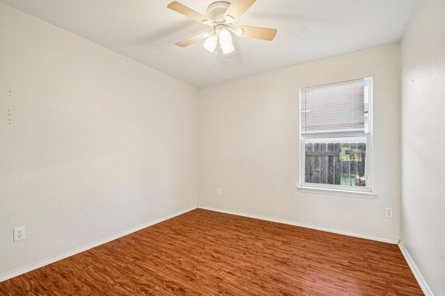 100 Kendall CV, Elgin, TX 78621