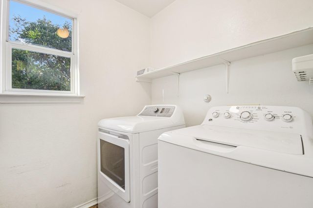 100 Kendall CV, Elgin, TX 78621