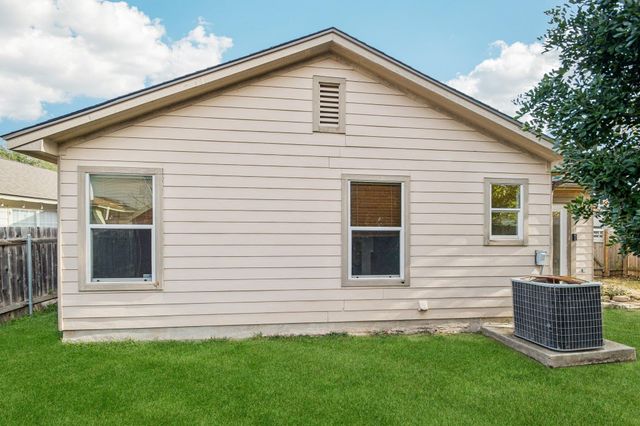 100 Kendall CV, Elgin, TX 78621