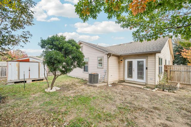 100 Kendall CV, Elgin, TX 78621