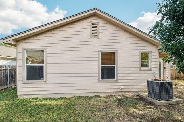 100 Kendall CV, Elgin, TX 78621