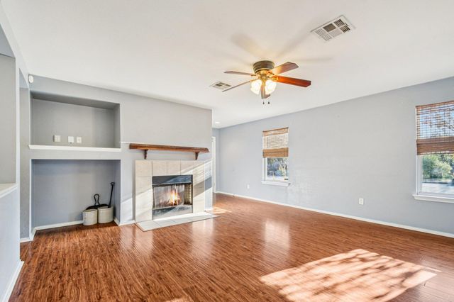 100 Kendall CV, Elgin, TX 78621