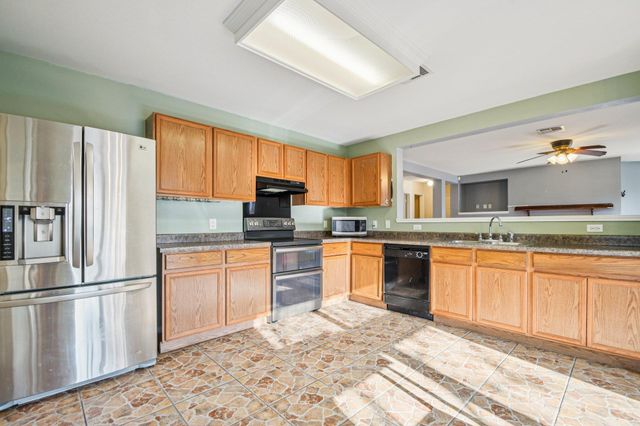 100 Kendall CV, Elgin, TX 78621