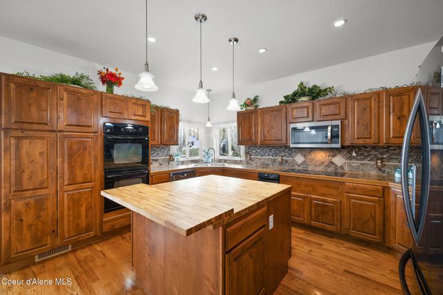 14760 W Aloysius Dr, Post Falls, ID 83854