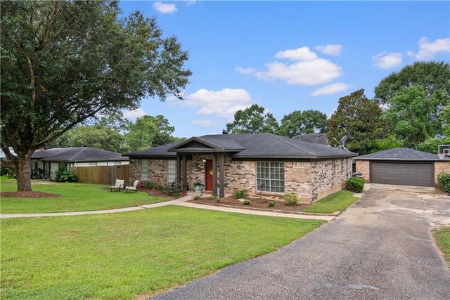 2016 Marian Drive, Mobile, AL 36695