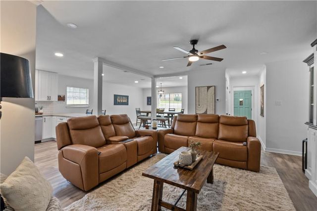 2016 Marian Drive, Mobile, AL 36695