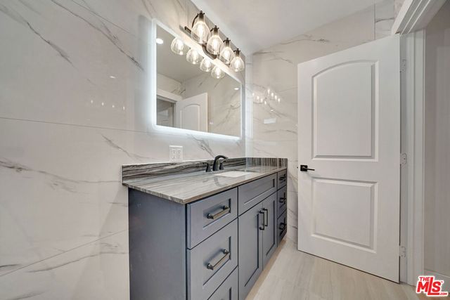 9005 Cynthia Street 412, West Hollywood, CA 90069