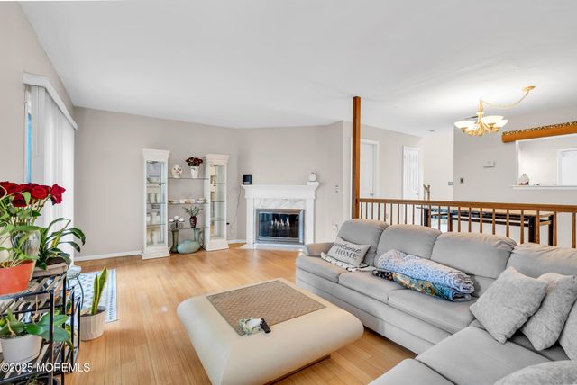 565 Woodbine Lane, Lakewood, NJ 08701