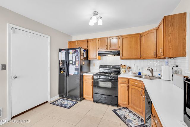 565 Woodbine Lane, Lakewood, NJ 08701