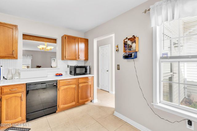 565 Woodbine Lane, Lakewood, NJ 08701