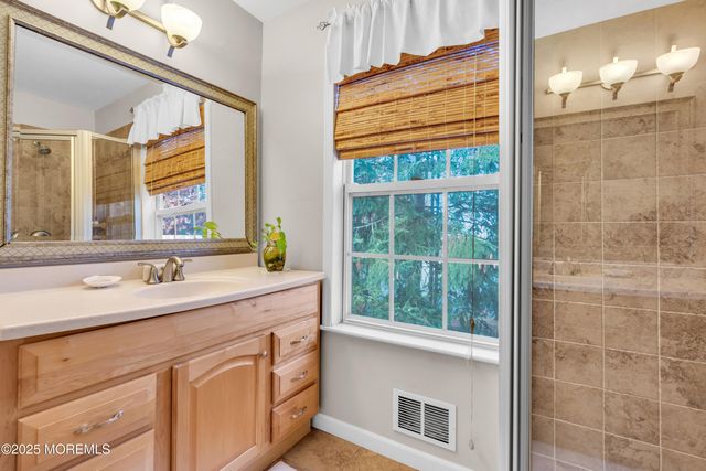 565 Woodbine Lane, Lakewood, NJ 08701