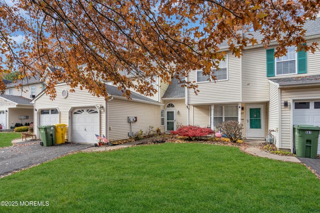 565 Woodbine Lane, Lakewood, NJ 08701