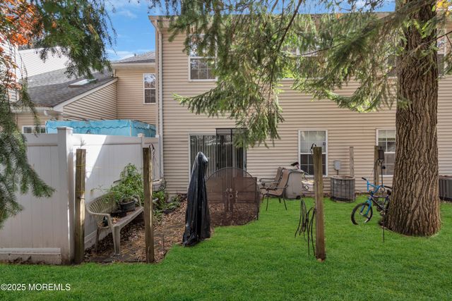 565 Woodbine Lane, Lakewood, NJ 08701