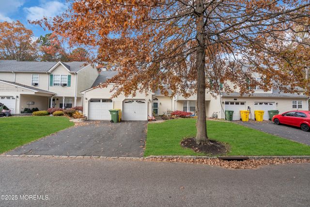 565 Woodbine Lane, Lakewood, NJ 08701