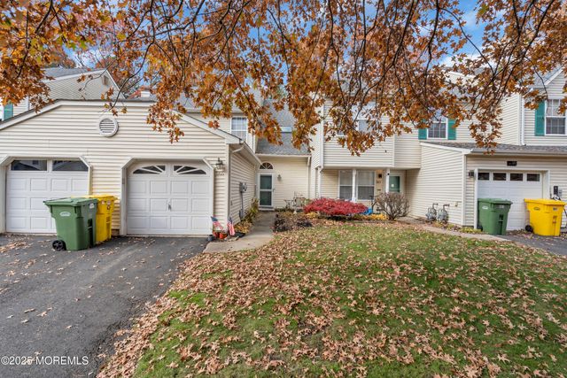 565 Woodbine Lane, Lakewood, NJ 08701