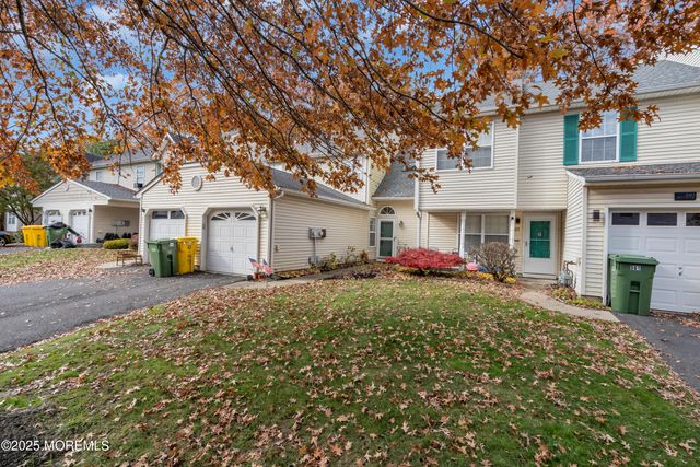 565 Woodbine Lane, Lakewood, NJ 08701