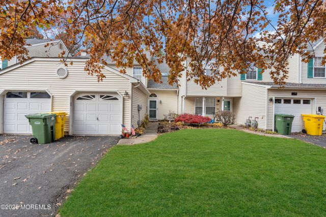 565 Woodbine Lane, Lakewood, NJ 08701