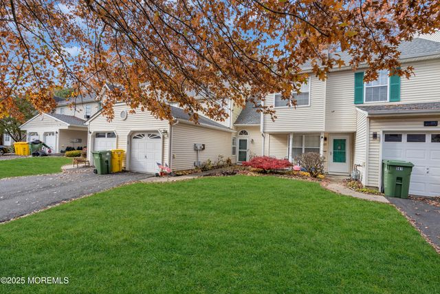 565 Woodbine Lane, Lakewood, NJ 08701