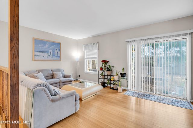 565 Woodbine Lane, Lakewood, NJ 08701