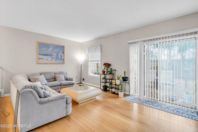 565 Woodbine Lane, Lakewood, NJ 08701