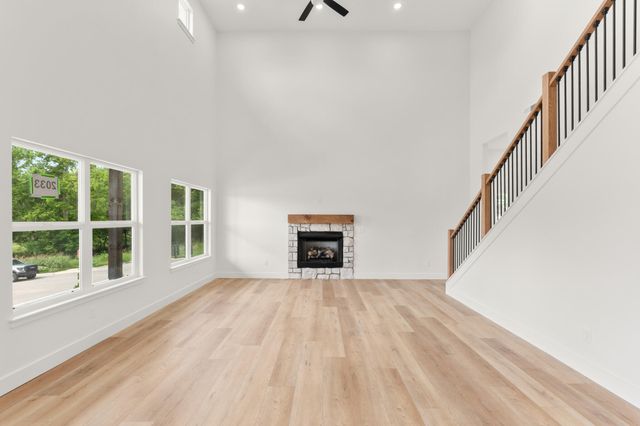 2033 E Will Street, Republic, MO 65738