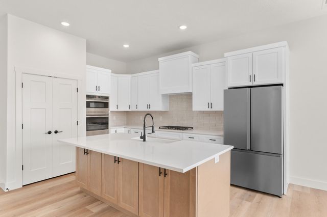 2033 E Will Street, Republic, MO 65738
